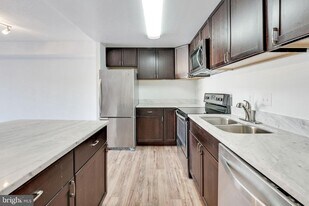 6300 Stevenson Ave in Alexandria, VA - Building Photo