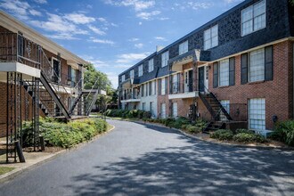 Vieux Carre Apartments in Jackson, MS - Building Photo - Building Photo