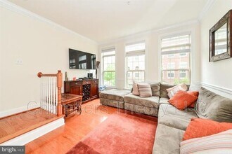 402 N Thomas St in Arlington, VA - Foto de edificio - Building Photo