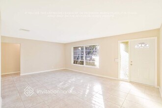 5714 NW 71st Ave in Tamarac, FL - Foto de edificio - Building Photo