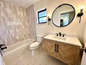 6410 Royal Manor Cir in Delray Beach, FL - Building Photo - Building Photo
