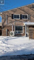 2983 Meadowbrook Ln in Windsor, ON - Building Photo