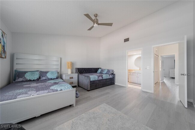 820 Meadowland Dr in Naples, FL - Building Photo - Building Photo