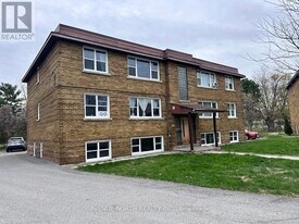 1170 Dover Crescent in Ottawa, ON - Building Photo