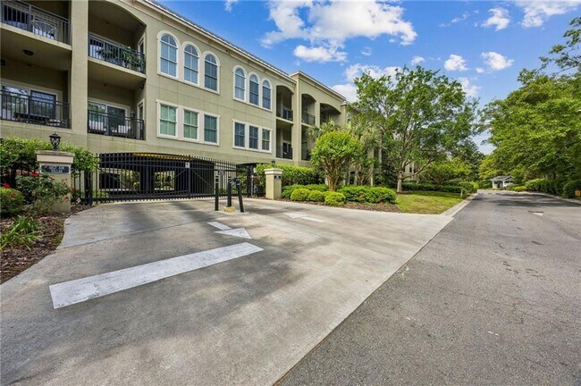 150 Salt Air Dr in St. Simons Island, GA - Foto de edificio - Building Photo