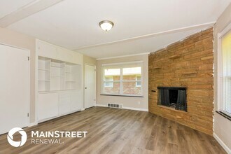 1120 Spring Valley Dr in Florissant, MO - Building Photo - Building Photo