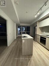 395 Square One Dr in Mississauga, ON - Building Photo - Building Photo