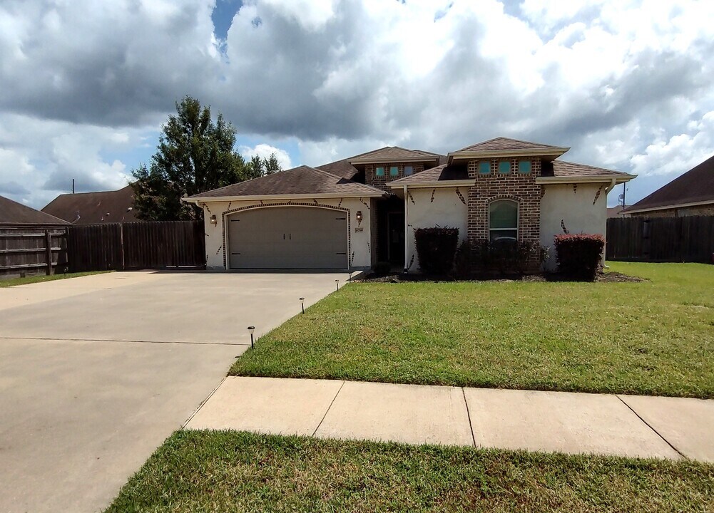 6790 Woodridge Drive in Lumberton, TX - Building Photo