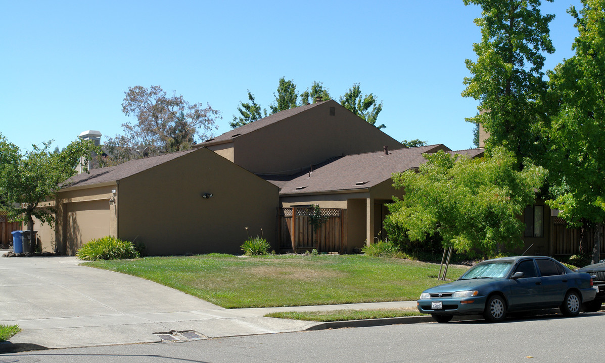 2978 Tachevah Dr in Santa Rosa, CA - Building Photo