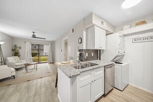 13151 Walden Rd, Unit 175 in Montgomery, TX - Building Photo