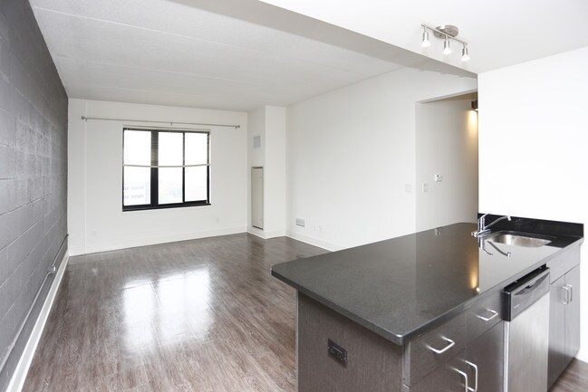 St. Regis House Apartments in Detroit, MI - Foto de edificio - Interior Photo