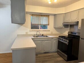 3304 Maple Dr in Ypsilanti, MI - Building Photo - Building Photo