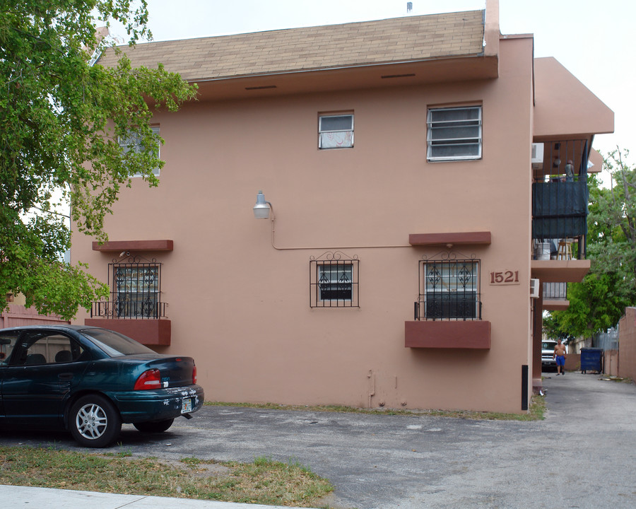 1521 SW 2nd St in Miami, FL - Building Photo