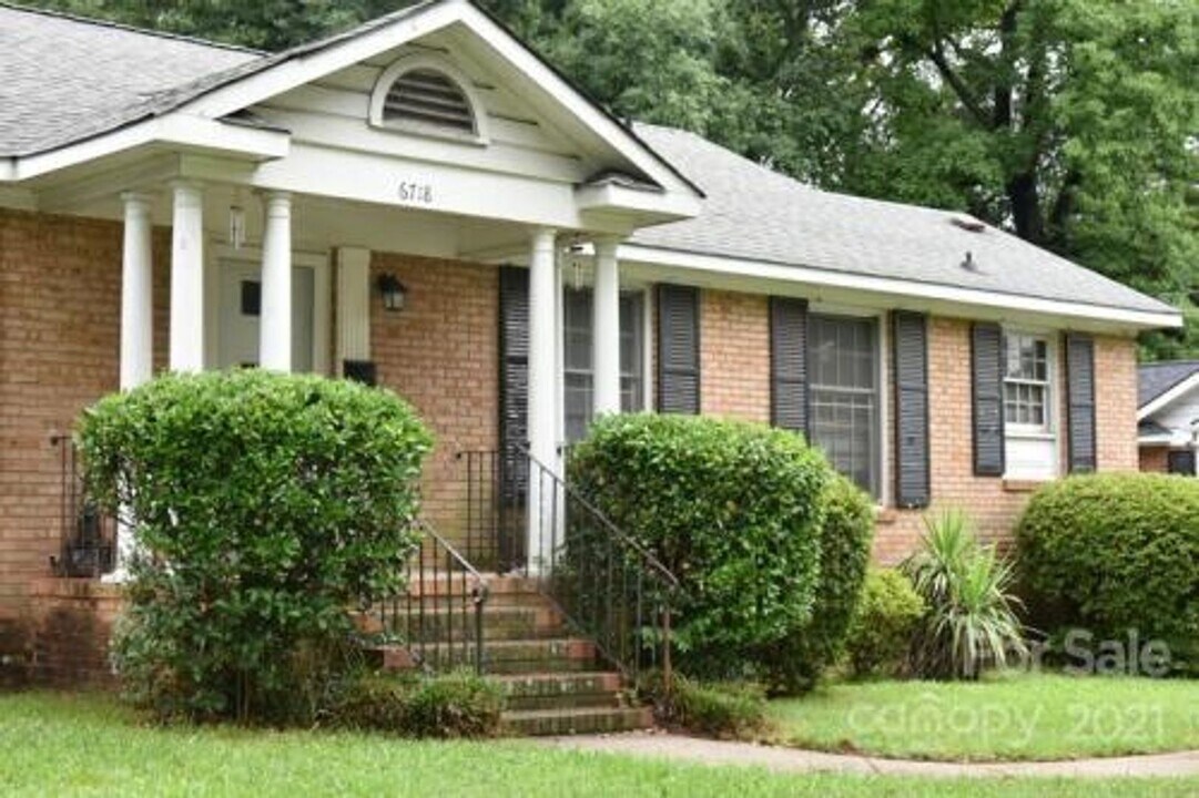 6718 Woodstream Dr in Charlotte, NC - Building Photo