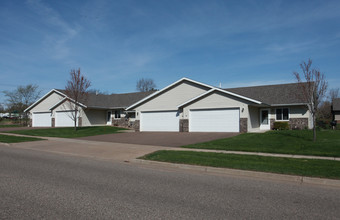 Country Meadows Apartments in Eau Claire, WI - Building Photo - Building Photo