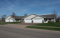 Country Meadows Apartments in Eau Claire, WI - Foto de edificio - Building Photo