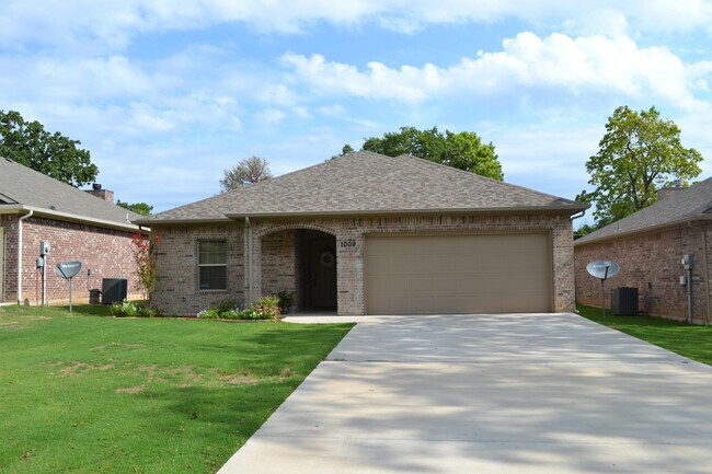 property at 1009 Rice St