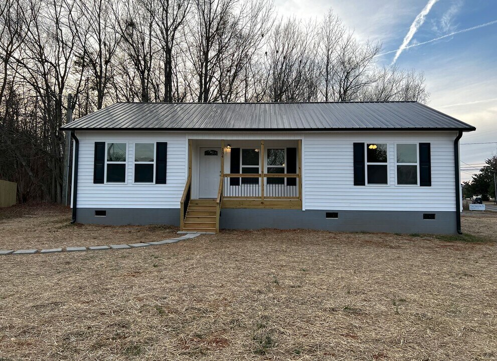 134 Bowers Rd in Lexington, NC - Building Photo