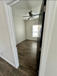 420 W Chavez St, Unit 4 in Edinburg, TX - Building Photo - Building Photo