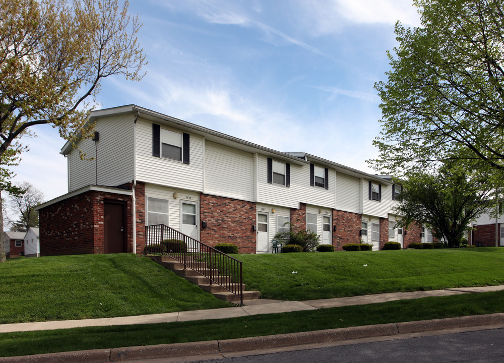 Bon Sue Apartments in Akron, OH - Building Photo