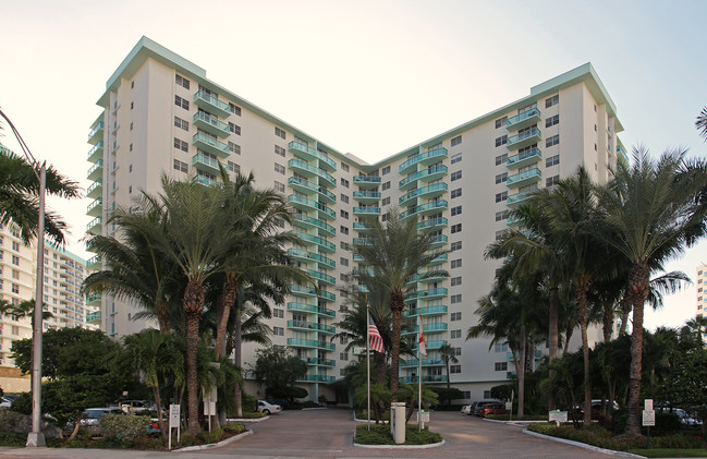 The Tides in Hollywood, FL - Building Photo - Building Photo