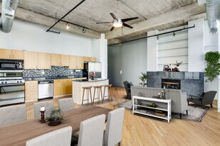 843 W Adams St, Unit 409 in Chicago, IL - Building Photo