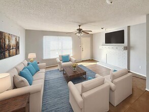 1024 Southmoor Dr in Arlington, TX - Building Photo - Building Photo