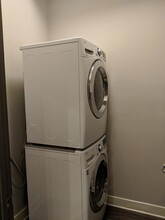 24545 Town Center Dr in Santa Clarita, CA - Building Photo - Building Photo