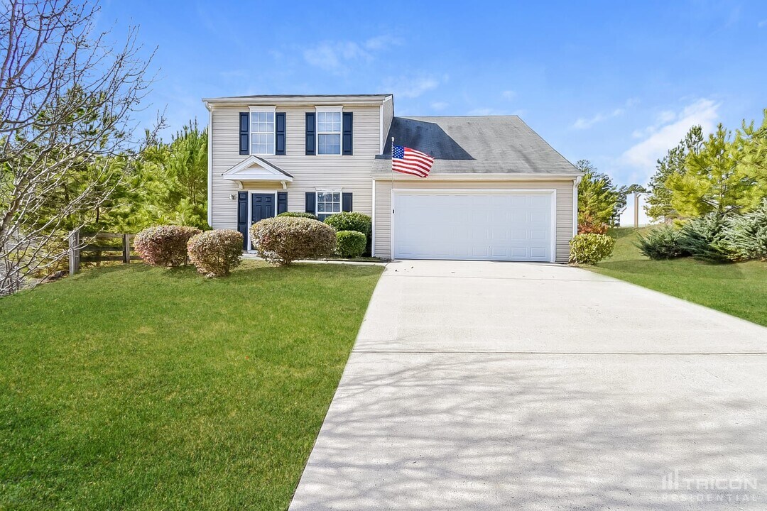 7089 Merrywood Dr in Fairburn, GA - Building Photo