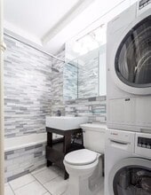 562 Hudson St, Unit 8 in New York, NY - Building Photo - Building Photo