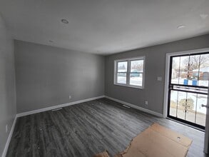 1044 Hobart St in Gary, IN - Foto de edificio - Building Photo