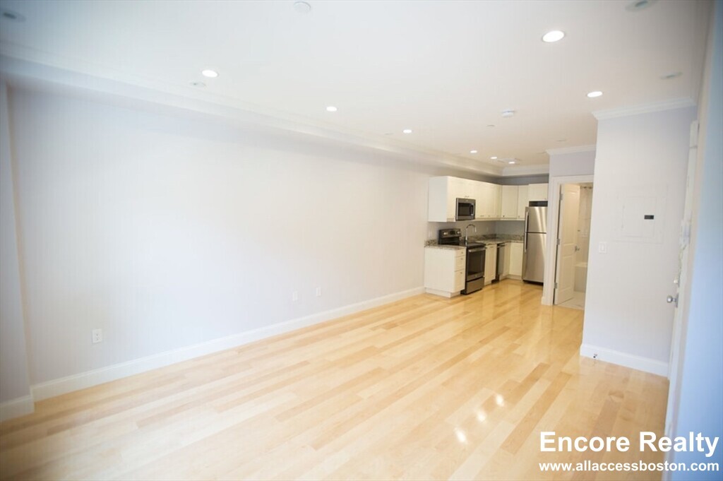 296 Beacon St, Unit #3 in Boston, MA - Building Photo