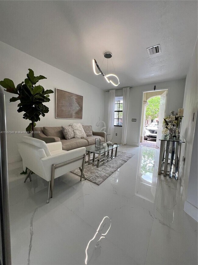 9336 W 34th Ct in Hialeah, FL - Building Photo - Building Photo
