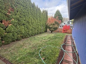 1943 SE 73rd Ave in Hillsboro, OR - Foto de edificio - Building Photo