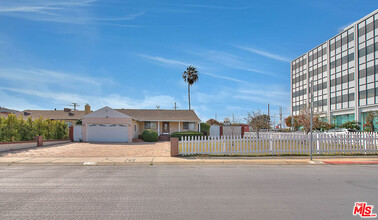 8701 Kittyhawk Ave in Los Angeles, CA - Building Photo - Building Photo