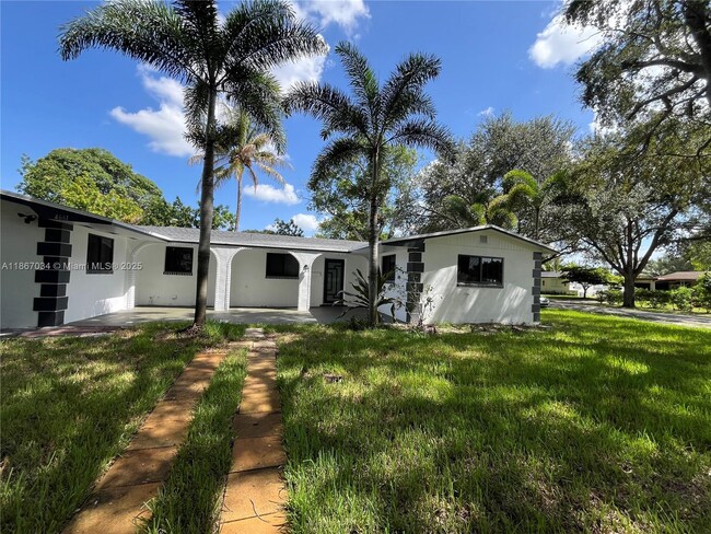 4661 NW 4th St in Plantation, FL - Building Photo - Building Photo