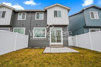 7117 E Pacific Way in Spokane Valley, WA - Building Photo - Building Photo