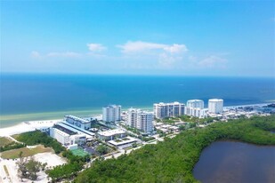 2100 Benjamin Franklin Dr in Sarasota, FL - Building Photo