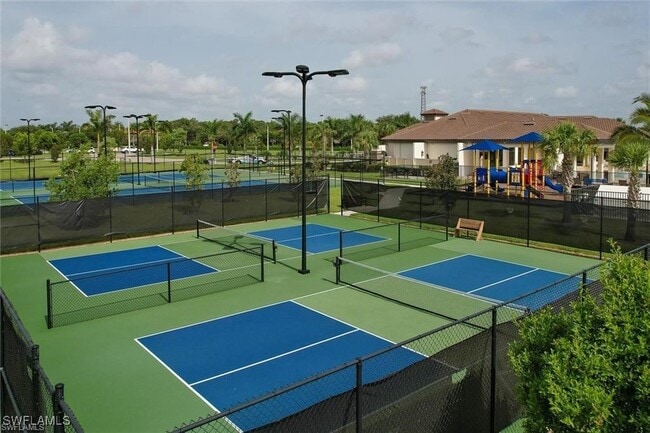 14625 Carva Ln in Ft. Myers, FL - Foto de edificio - Building Photo