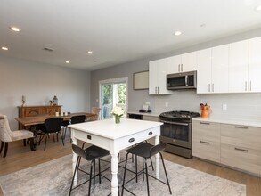 447 Frankfort St in Boston, MA - Building Photo - Building Photo