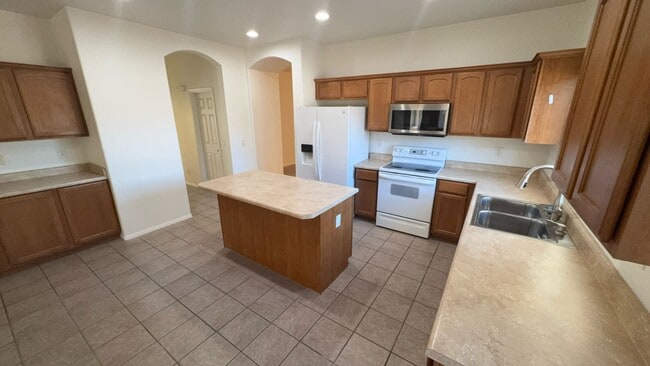 4411 E Hazeltine Way in Chandler, AZ - Building Photo - Building Photo