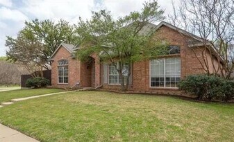 5837 Poole Dr in The Colony, TX - Building Photo