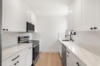7750 SW 17th Terrace in Miami, FL - Building Photo - Building Photo