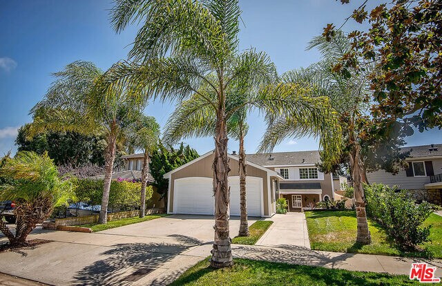 7830 W 83rd St in Playa Del Rey, CA - Foto de edificio