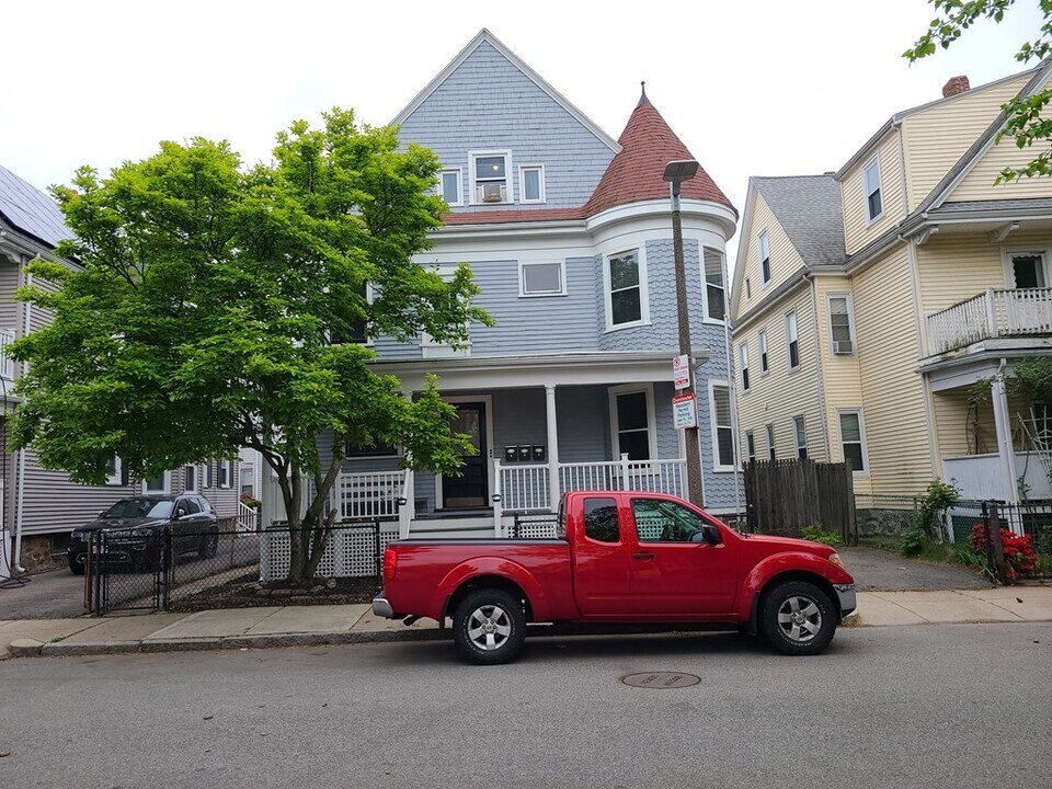 10 Auckland St in Boston, MA - Building Photo