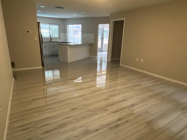 2 Sunset Bay Dr in Belleair, FL - Building Photo - Building Photo