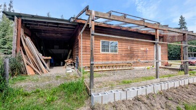 3451 Sharon Rd in North Pole, AK - Foto de edificio - Building Photo