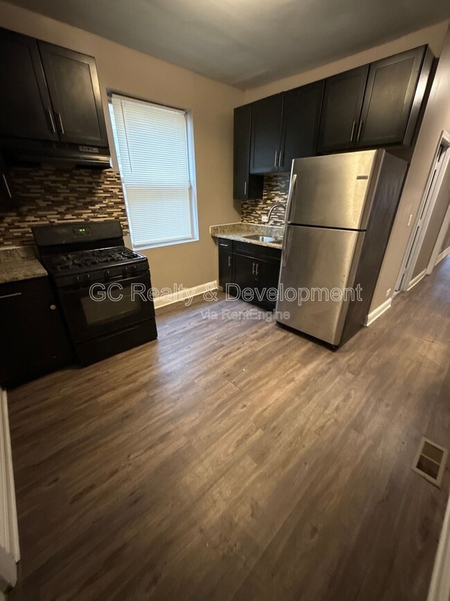 7323 S Yates Blvd in Chicago, IL - Building Photo - Building Photo