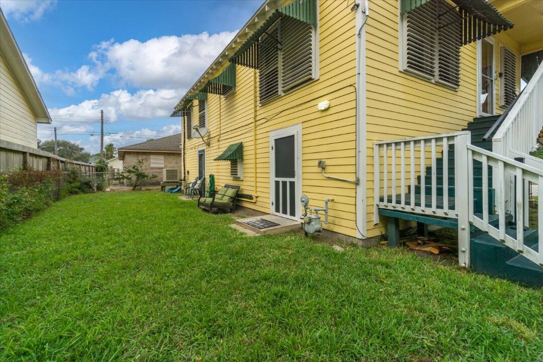 3602 Avenue Q 1/2, Unit #1 in Galveston, TX - Foto de edificio