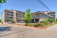 3600 S Lamar Blvd in Austin, TX - Foto de edificio - Building Photo